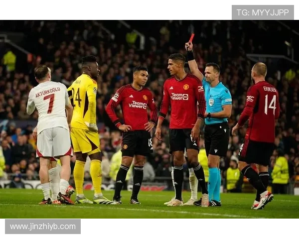 曼联近期比赛失控加剧,表面节奏混乱实则全队攻防体系失序 曼联近期比赛失控加剧,表面节奏混乱实则全队攻防体系失序